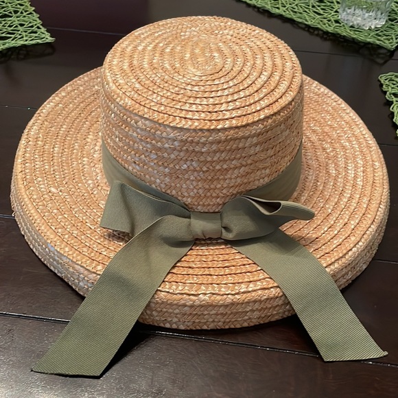 April Cornell Accessories - April Cornell Paille beautiful Straw hat green ribbon and bow- beautiful on!